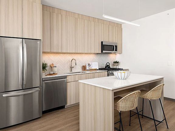 4th image of 511 S Damen Ave #1701