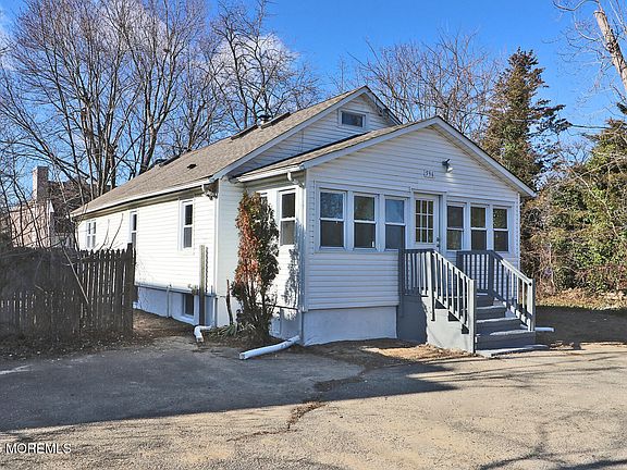 3rd image of 596 Clifton Avenue