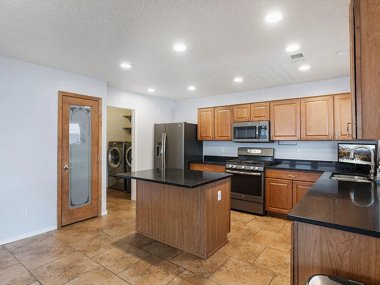 1740 Black Gold St SE — Photo 14