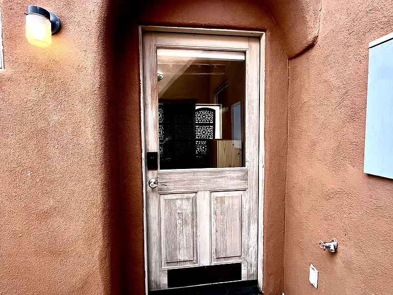 Private entrance to casita/mother-in-law quarters.