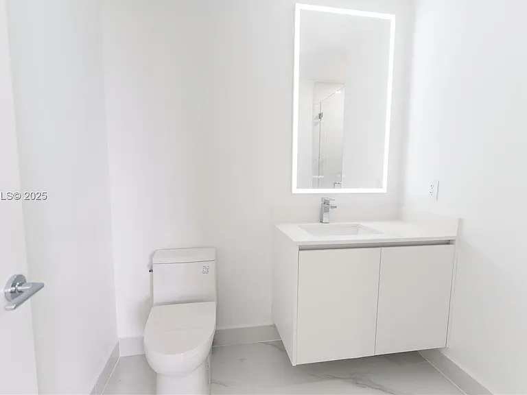 700 NE 24th St #2905 — Photo 7