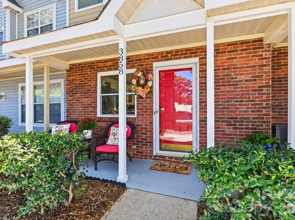 3858 Mosscroft Ln, Charlotte, NC 28215