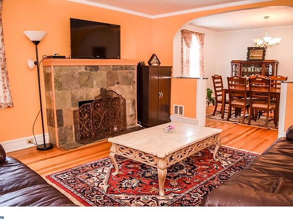 4th image of 1902 E Lakeshore Dr