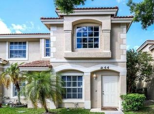 944 Summit Lake Dr, West Palm Beach, FL 33406