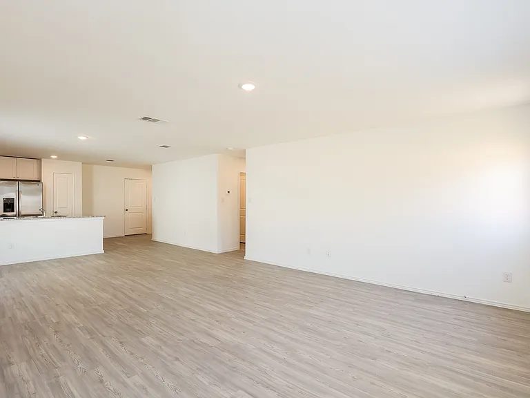 2714 Robles St — Photo 3