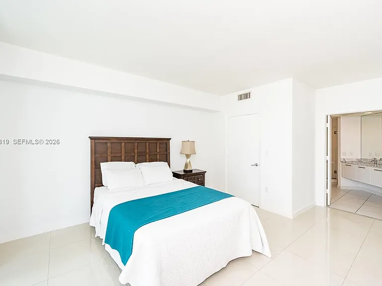 55 SE 6th St #2210 — Photo 11