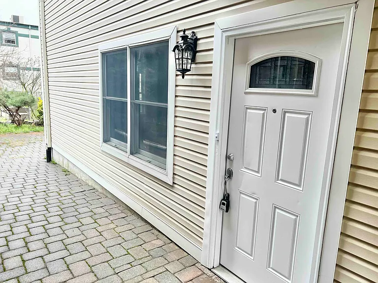 284 John St #1 — Photo 10