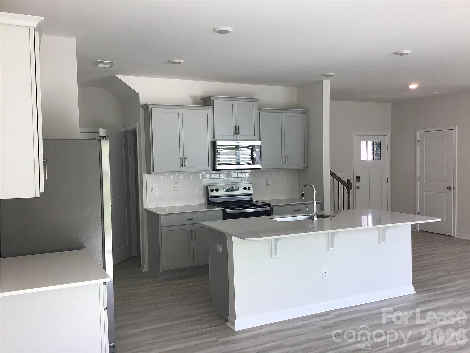4 bed, 3.5 bath, 1927 sqft, $2,345 — Photo 3