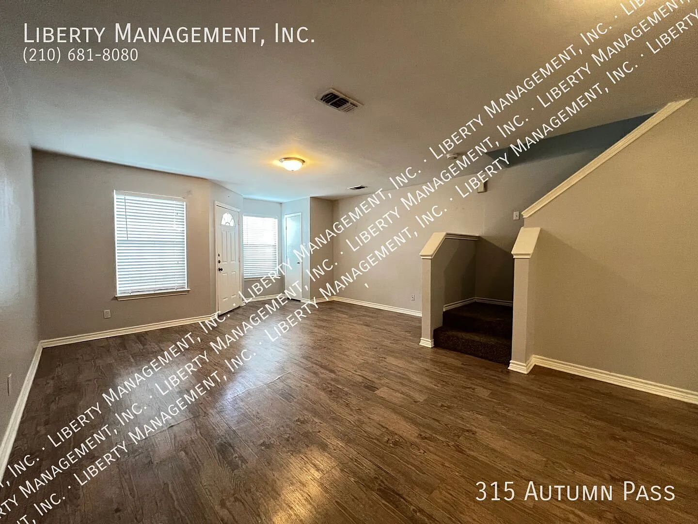 3 Bedroom Townhouse With 2 1/2 Baths — Photo 3
