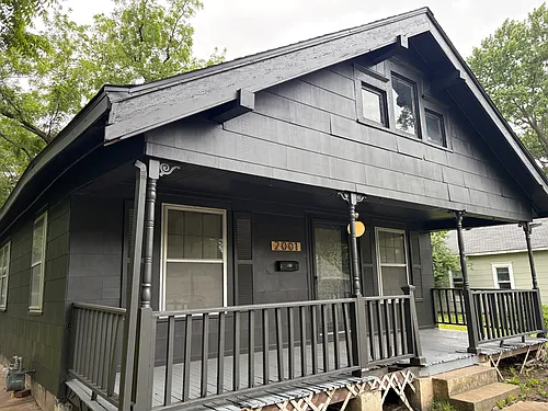 2001 Esterly Ave Photo 1