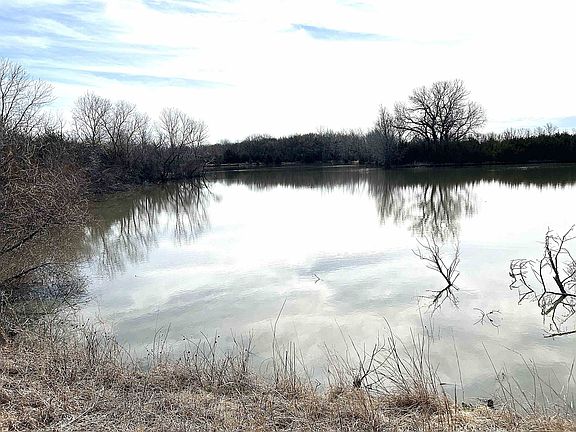 2nd image of 1782 SW Indianola Rd