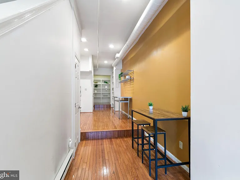 104 N 2nd St #200 — Photo 8