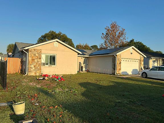 3rd image of 136 Alderwood Dr