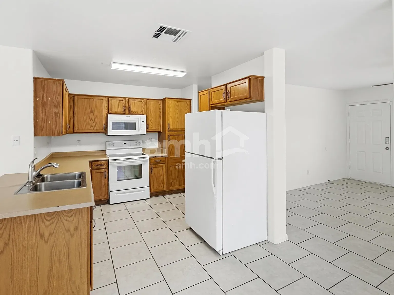3 bed, 2.0 bath, 1320 sqft, $1,840 — Photo 4