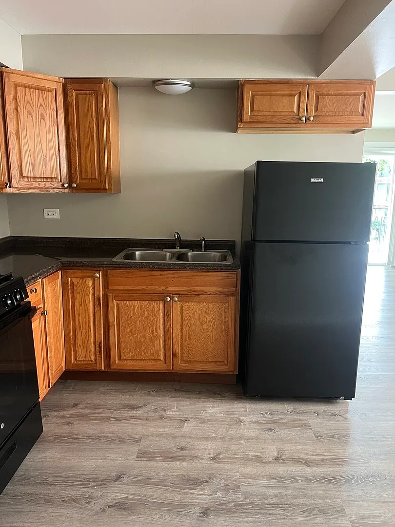 2 bed, 900 sqft, $1,600 — Photo 4