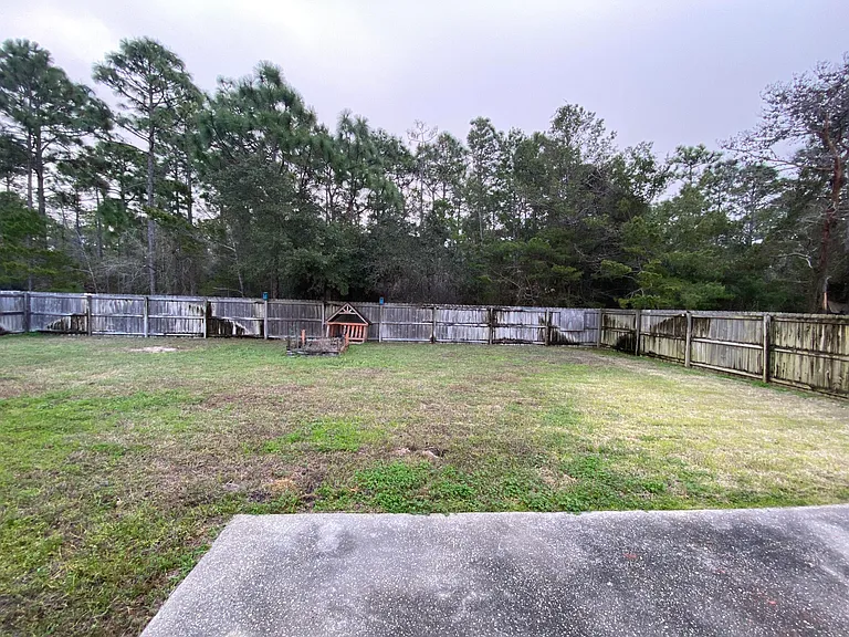 1810 Twin Pine Blvd — Photo 52