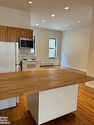 5th image of 805 6th Ave APT 2
