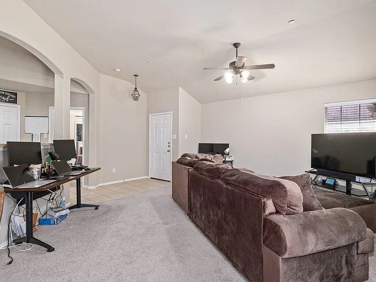 1160 Landon Ln — Photo 4