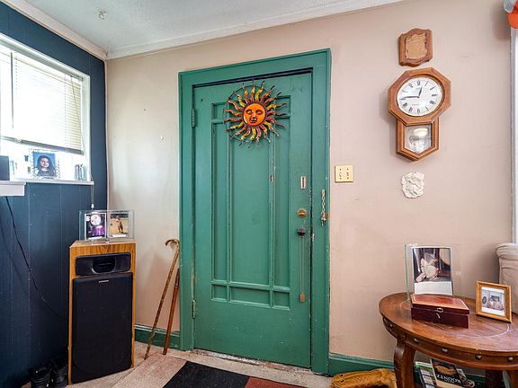 4th image of 4118 Vinedale Ave