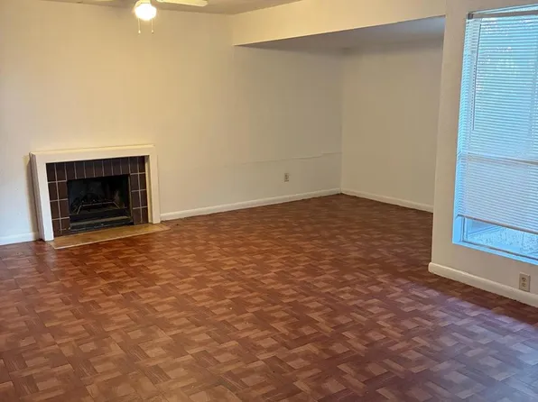 781 Country Place Dr APT 1085, Houston, TX 77079