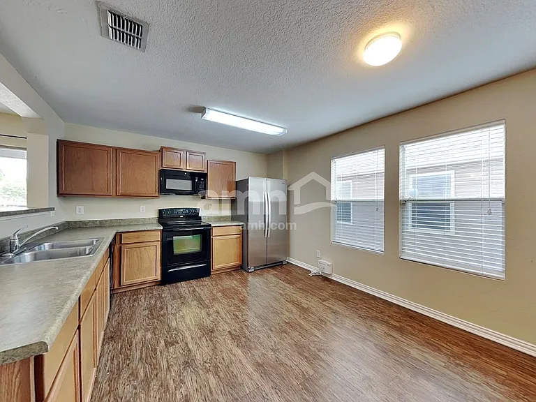 9314 Silver Vis — Photo 3