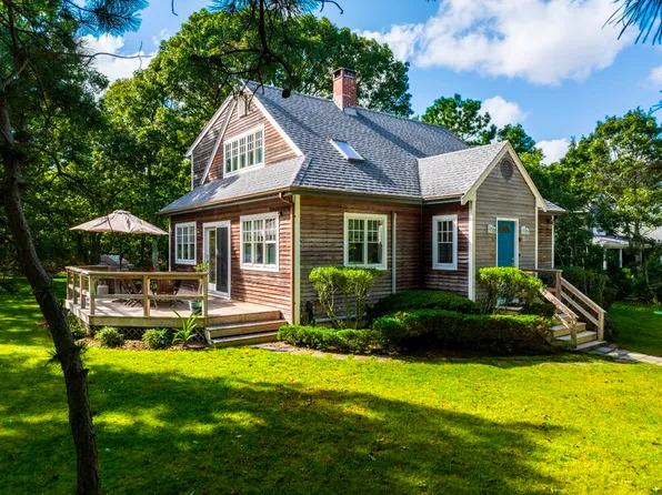 4 Cormorant Cir, Edgartown, MA 02539