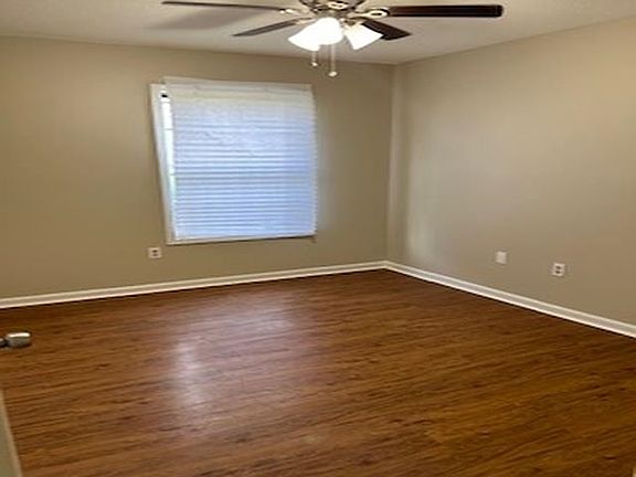 3rd image of 5050 Long Branch Dr