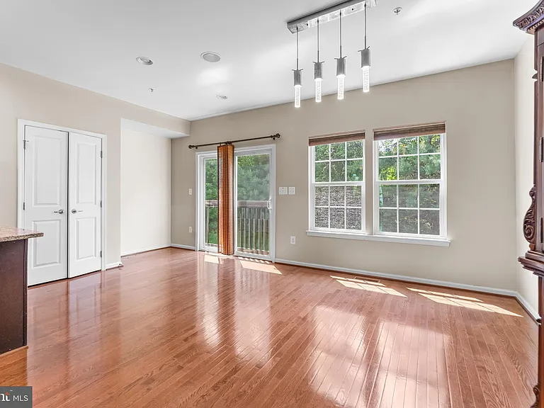 3218 Vogel Rd — Photo 12