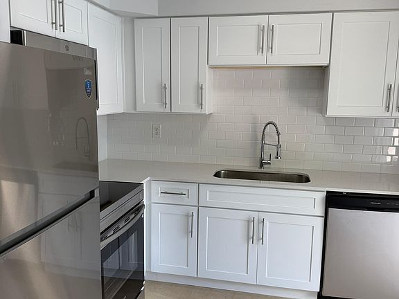 4th image of 204 N Bacher St #208