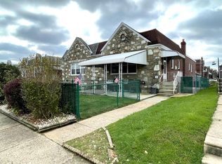 2312 Oakmont St, Philadelphia, PA 19152