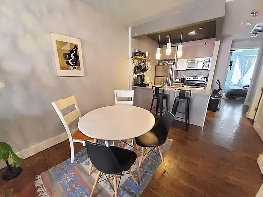 5th image of 581 Van Buren St #2C