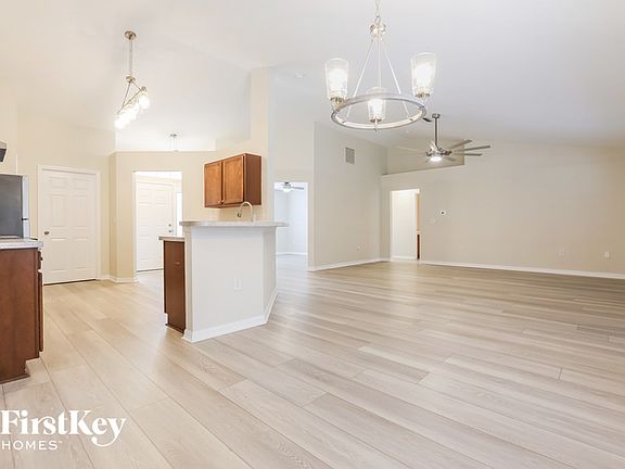 4th image of 2867 Edgar Ave