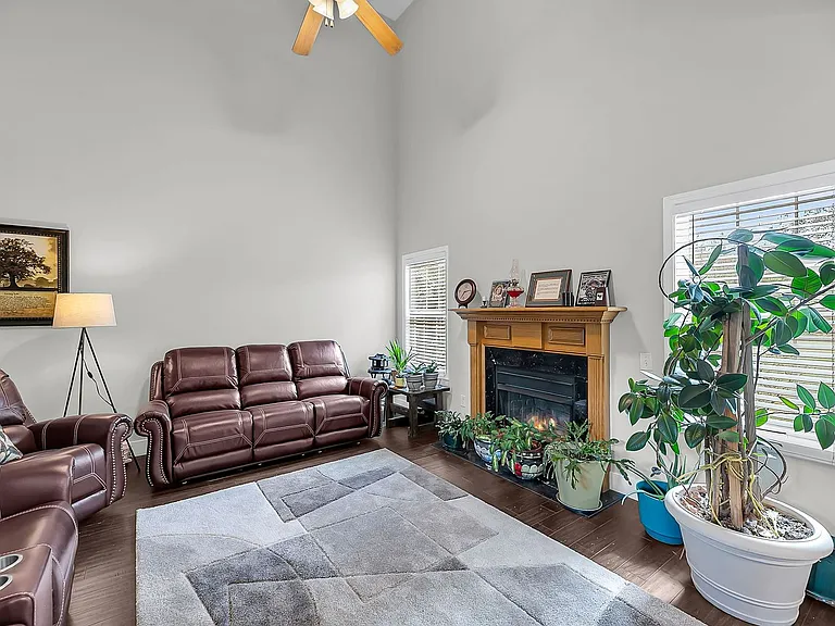 8725 Evangeline Dr — Photo 6