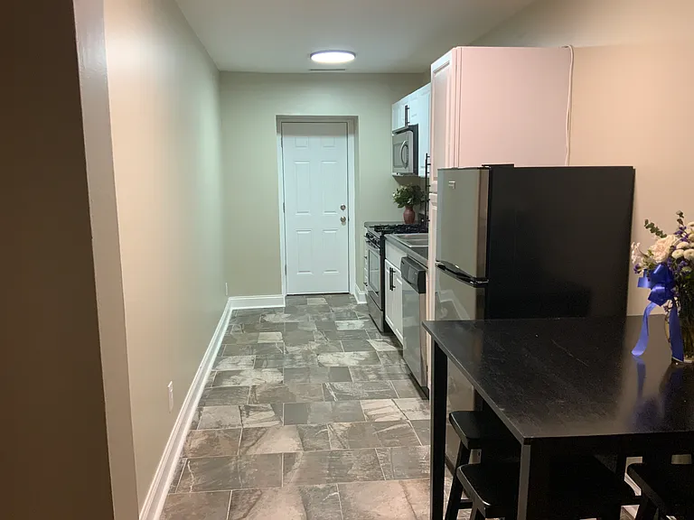 117 E 9th St #2 — Photo 9