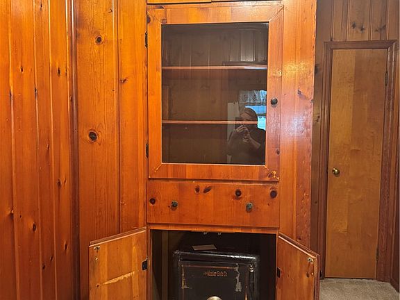 4th image of 421 S Counts St