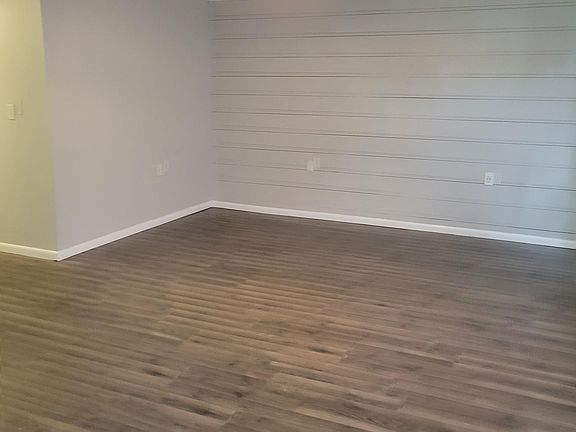 3rd image of 629 Barton Ave