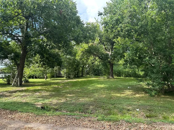 1907 Hill St, Baytown, TX 77520