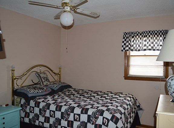 3rd image of 302 Muriel Hooks Dr