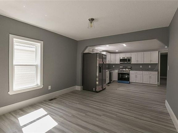 4th image of 207 S 7th St
