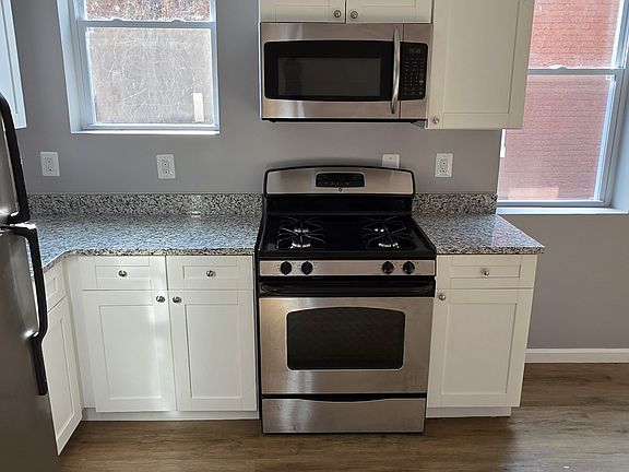 4th image of 629 Dumbarton Ave