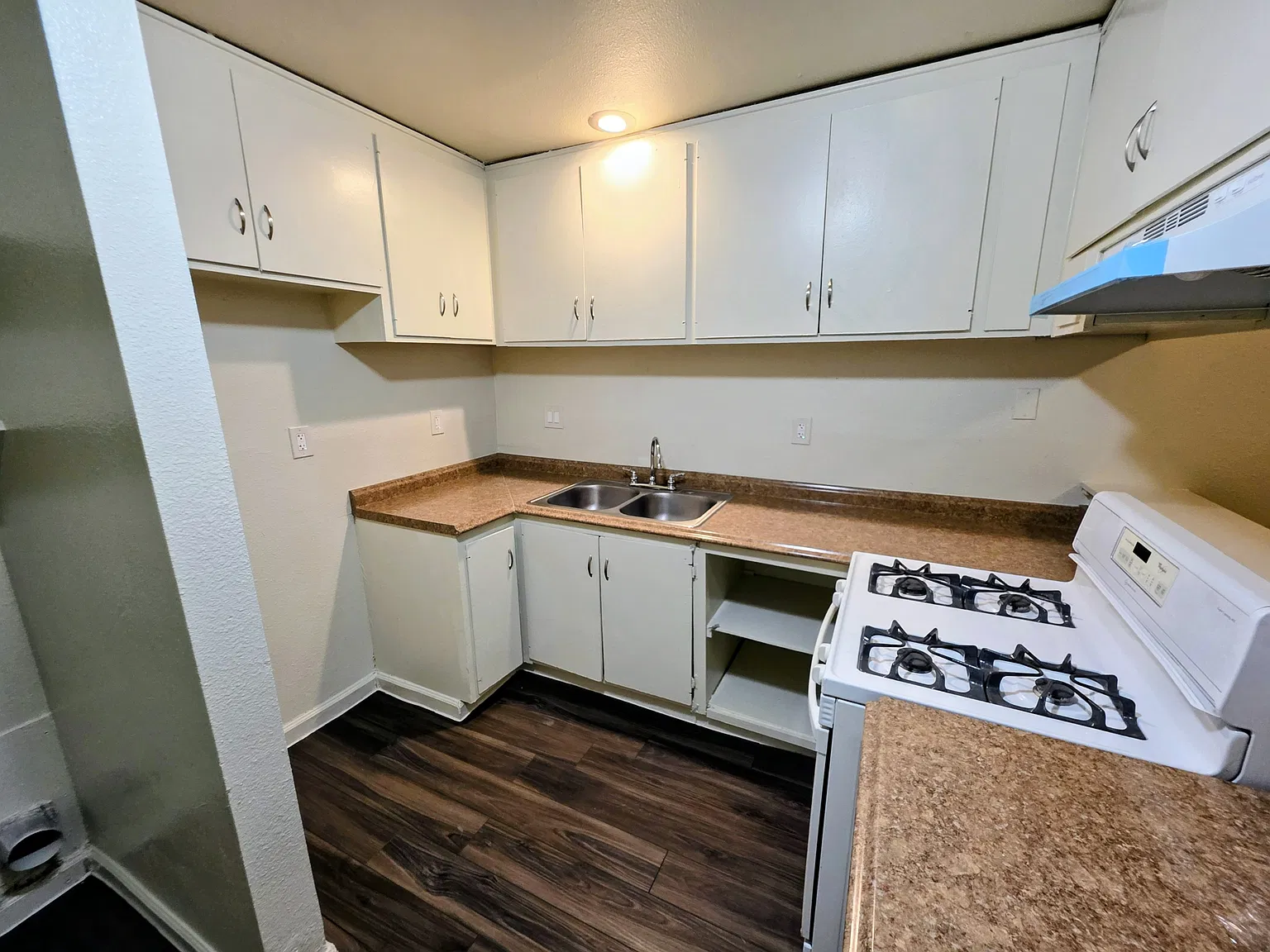 3 bed, 1050 sqft, $2,195 — Photo 2