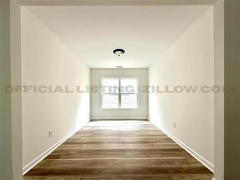 317 Grenier Ter — Photo 10