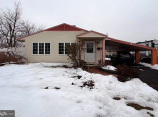 25 Balsam Rd, Levittown, PA 19057