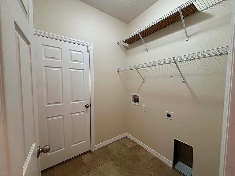 811 Krenson Woods Ln — Photo 30