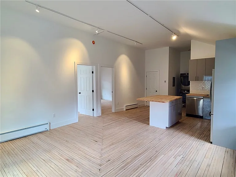 72 Main St — Photo 3