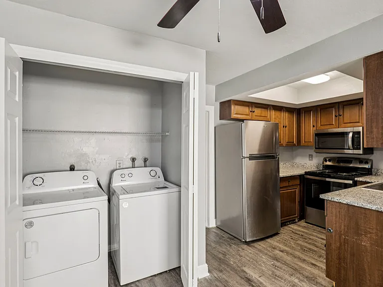 Frankie Court Townhomes — Photo 6