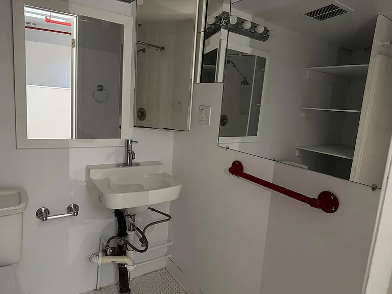4001 San Leandro St #31 — Photo 7