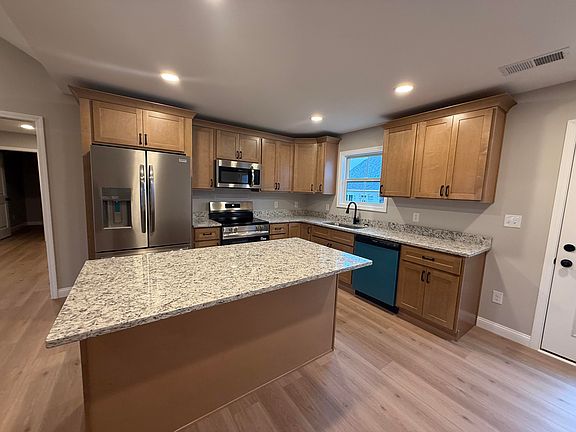 3rd image of 324 Pinehurst Way