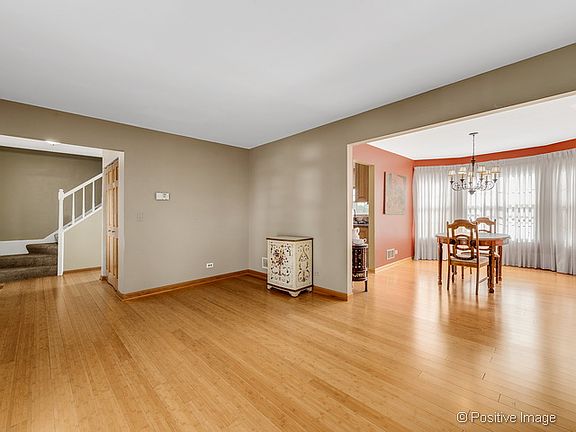 2nd image of 842 Royal Glen Ln
