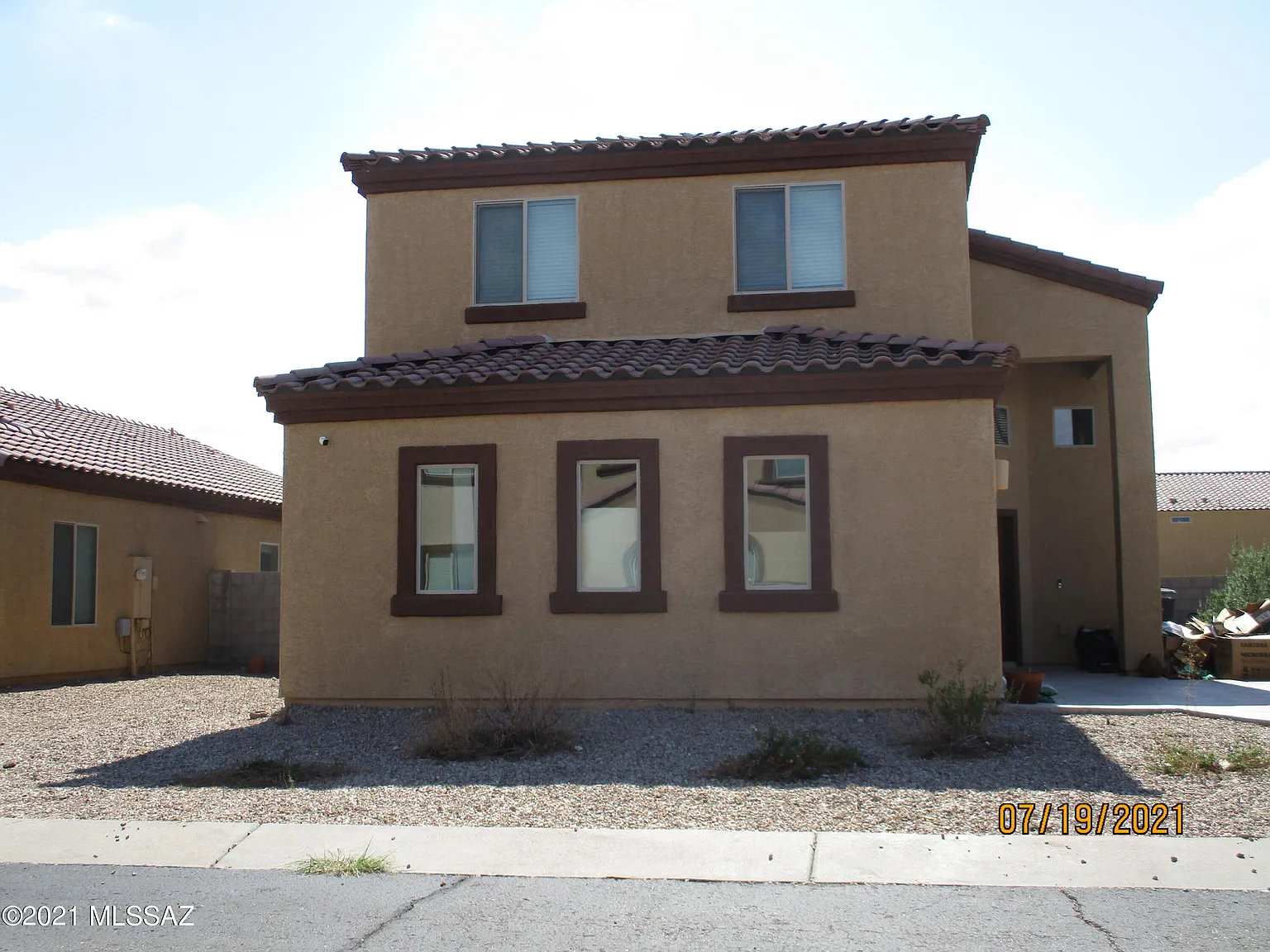 4 bed, 2.5 bath, 2528 sqft, $2,095 — Photo 1